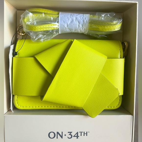 Macy’s On 34th Chartreuse Crossbody Wallet. NWT. - Picture 3 of 5